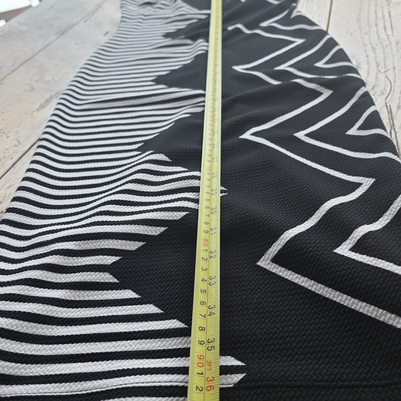 Chic Spaghetti Strap Black and White Geometric Dress - Picture 7 of 9